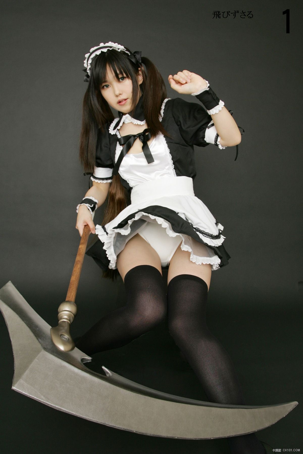 airi-panchira-maid-queens-blade-001.jpg