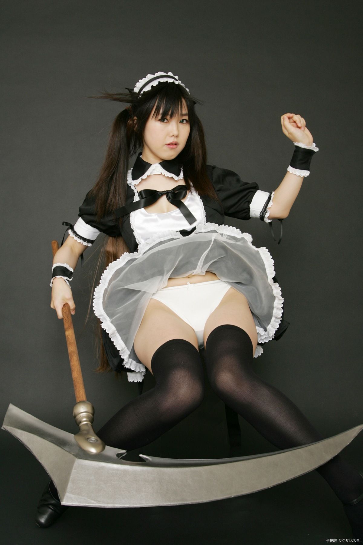 airi-panchira-maid-queens-blade-008.jpg