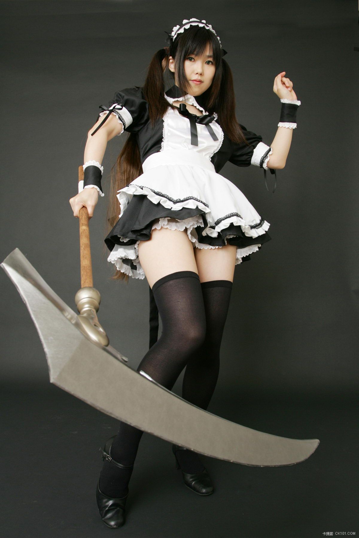 queens-blade-airi-maid-cosplay-001.jpg