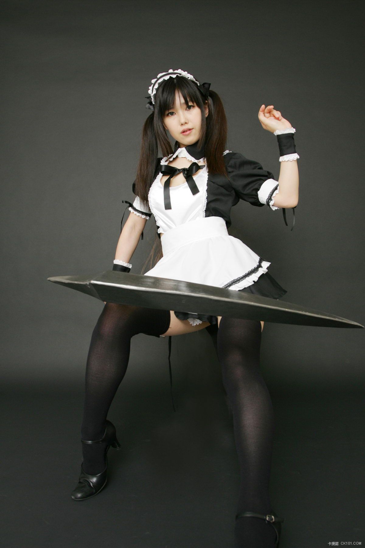 queens-blade-airi-maid-cosplay-002.jpg