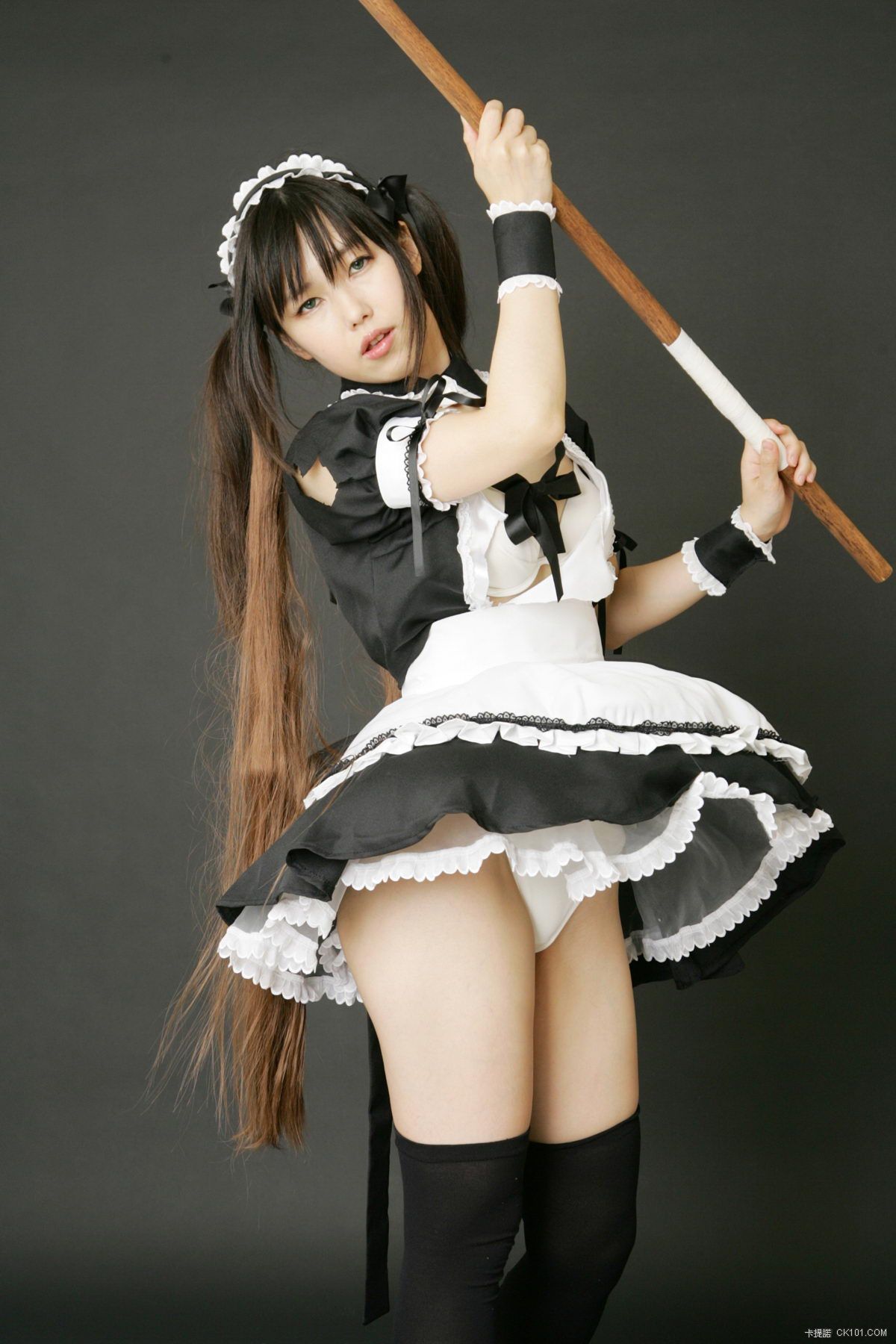 queens-blade-airi-maid-cosplay-041.jpg