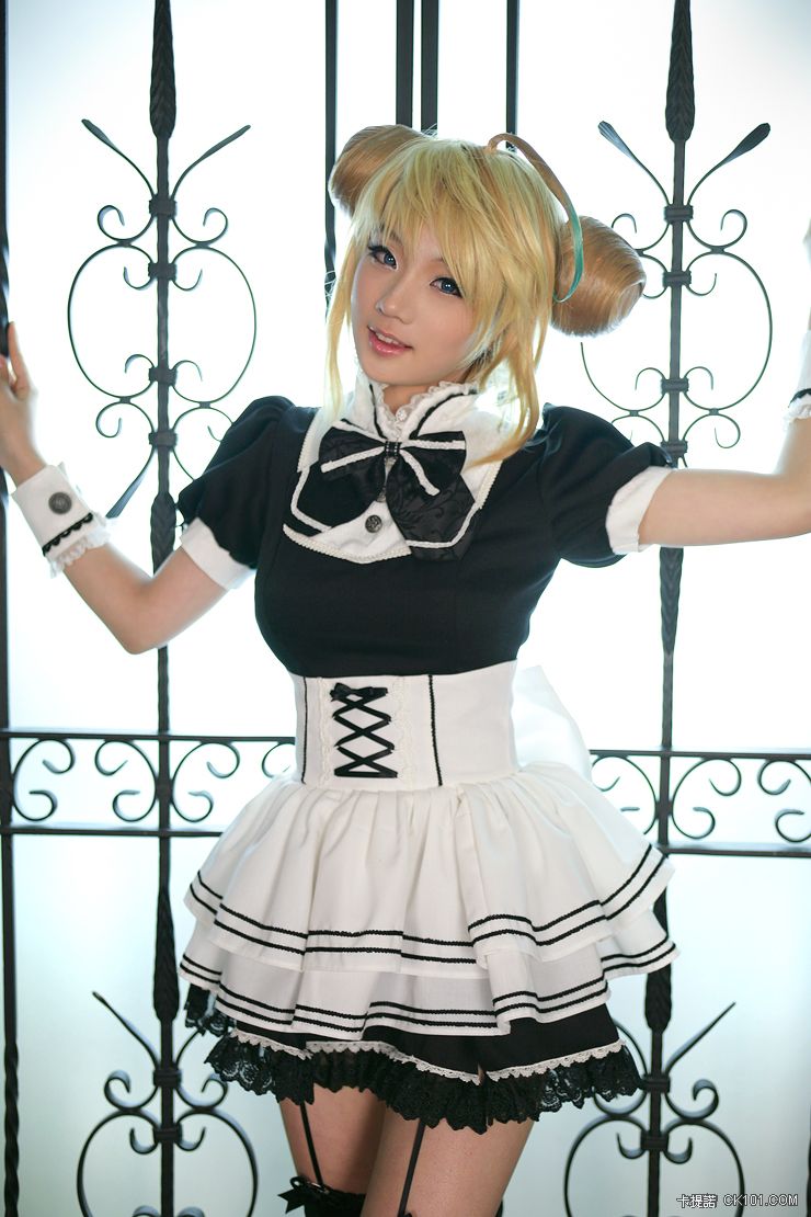 tales-of-xillia-milla-maxwell-maid-cosplay-by-k-miyuko-003.jpg