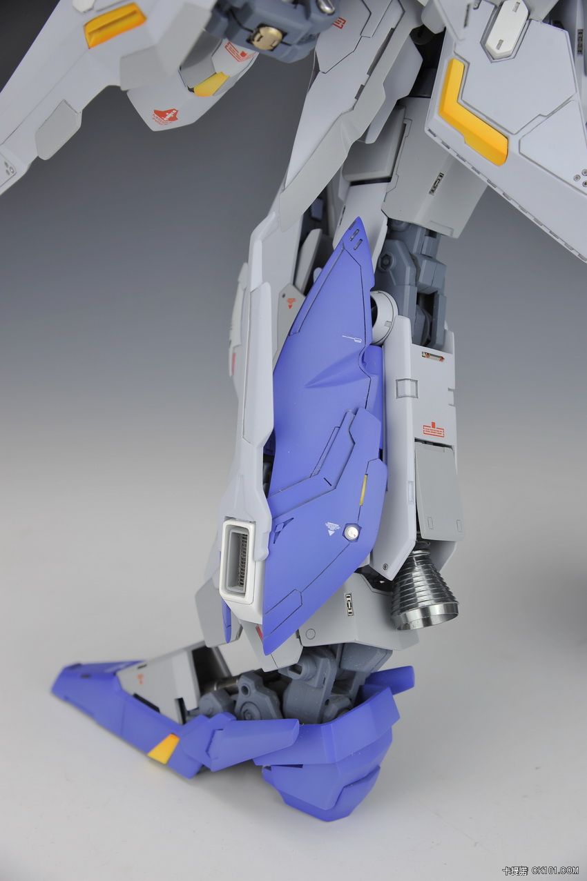 172-RX-105-Xi-Gundam-6.jpg