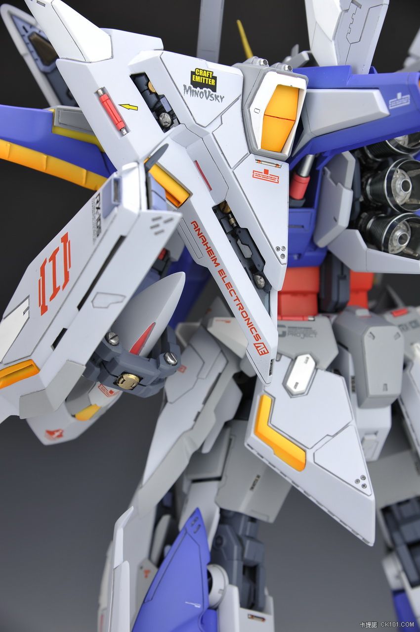 172-RX-105-Xi-Gundam-8.jpg