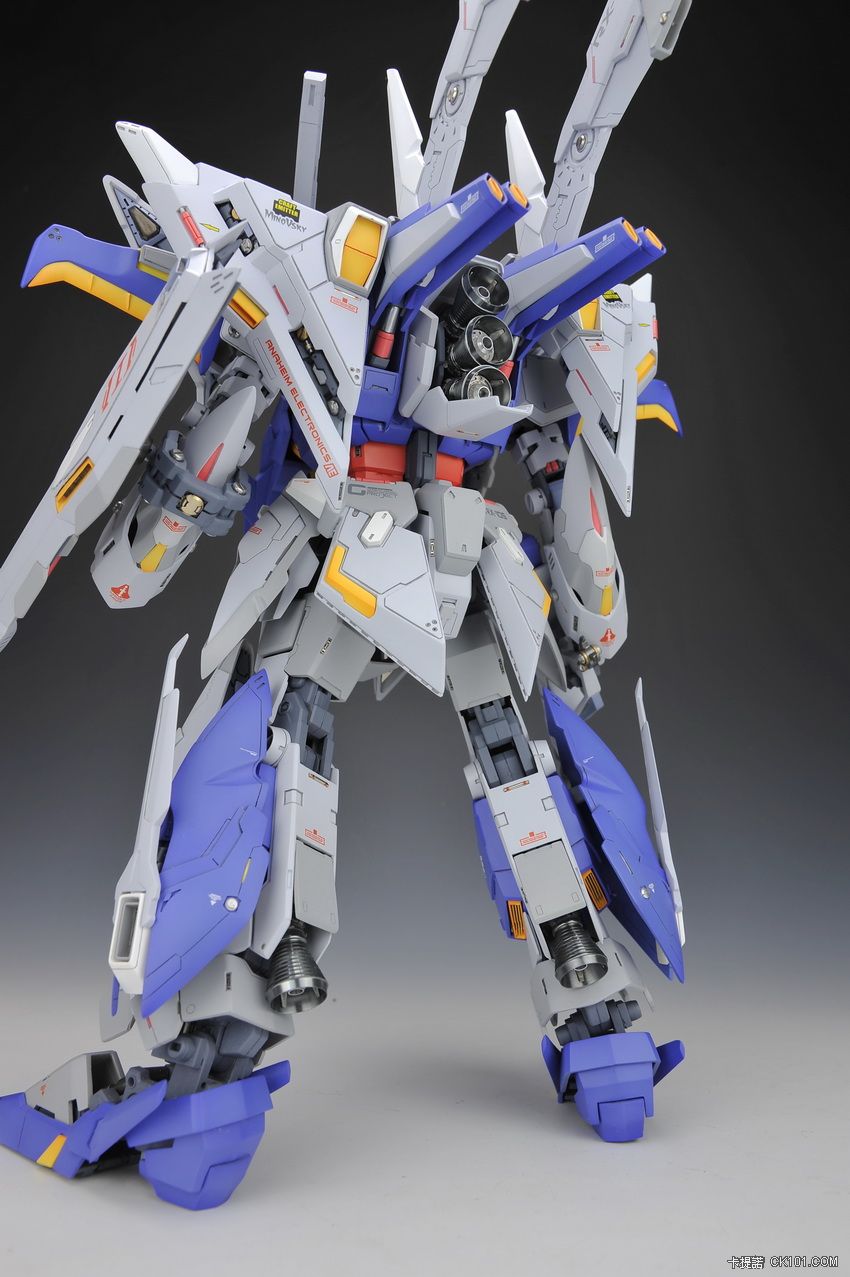172-RX-105-Xi-Gundam-9.jpg