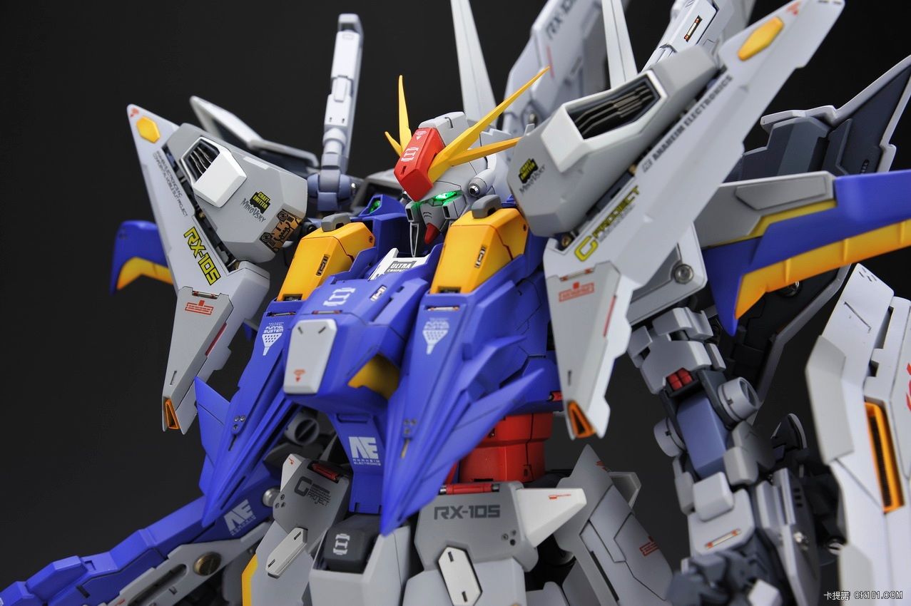 172-RX-105-Xi-Gundam-10.jpg