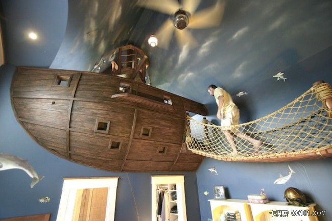 Pirate-Ship-Bedroom-1-650x433.jpg