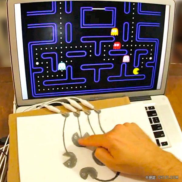 f082_makey_makey_pacman.jpg