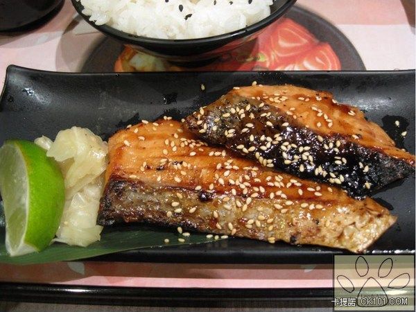 定食八 鮭魚近(小).jpg