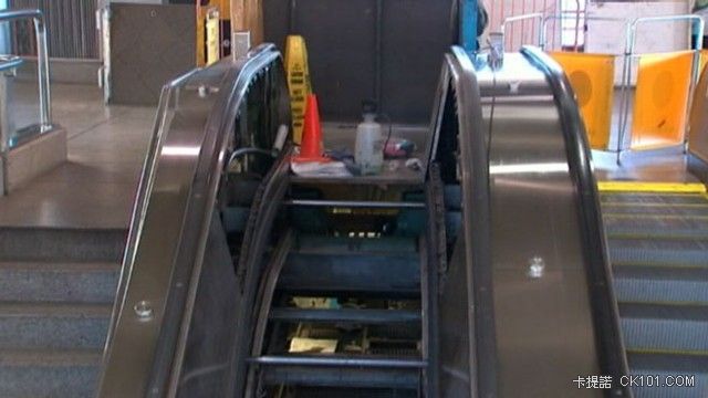 wabc_escalator_ax_130107_wg.jpg