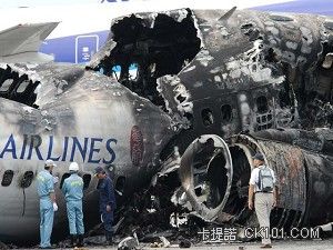 8月20日上午9時30分台灣華航CI120的波音737-800航班在日本沖繩那霸機場降落時起火爆炸.jpg