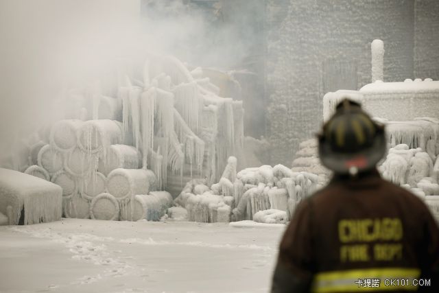 frozen_chicago_fire_640_12.jpg