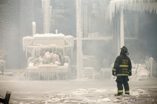 frozen_chicago_fire_640_14.jpg