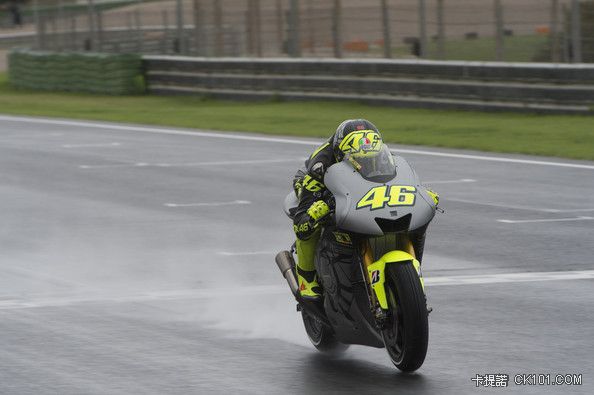 Valentino Rossi MotoGP Testing Day One MVmZ4c0yHLdl.jpg