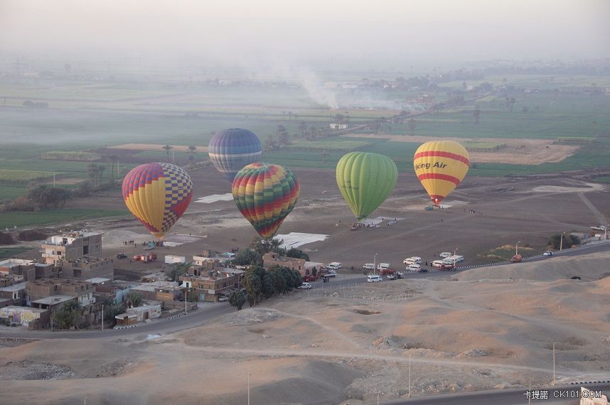 Luxor_hot_air_balloon_E.jpg