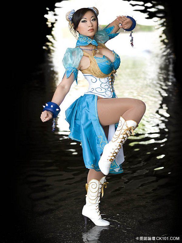 5dd1fd00cb0eb18be0863d24254ed984-slightly-unrealistic-chun-li-cosplay.jpg