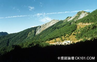 3q高雄南橫關山埡口雄偉高山景觀.JPG