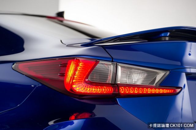 lexus-rc-f-coupe-35-1_0.jpg