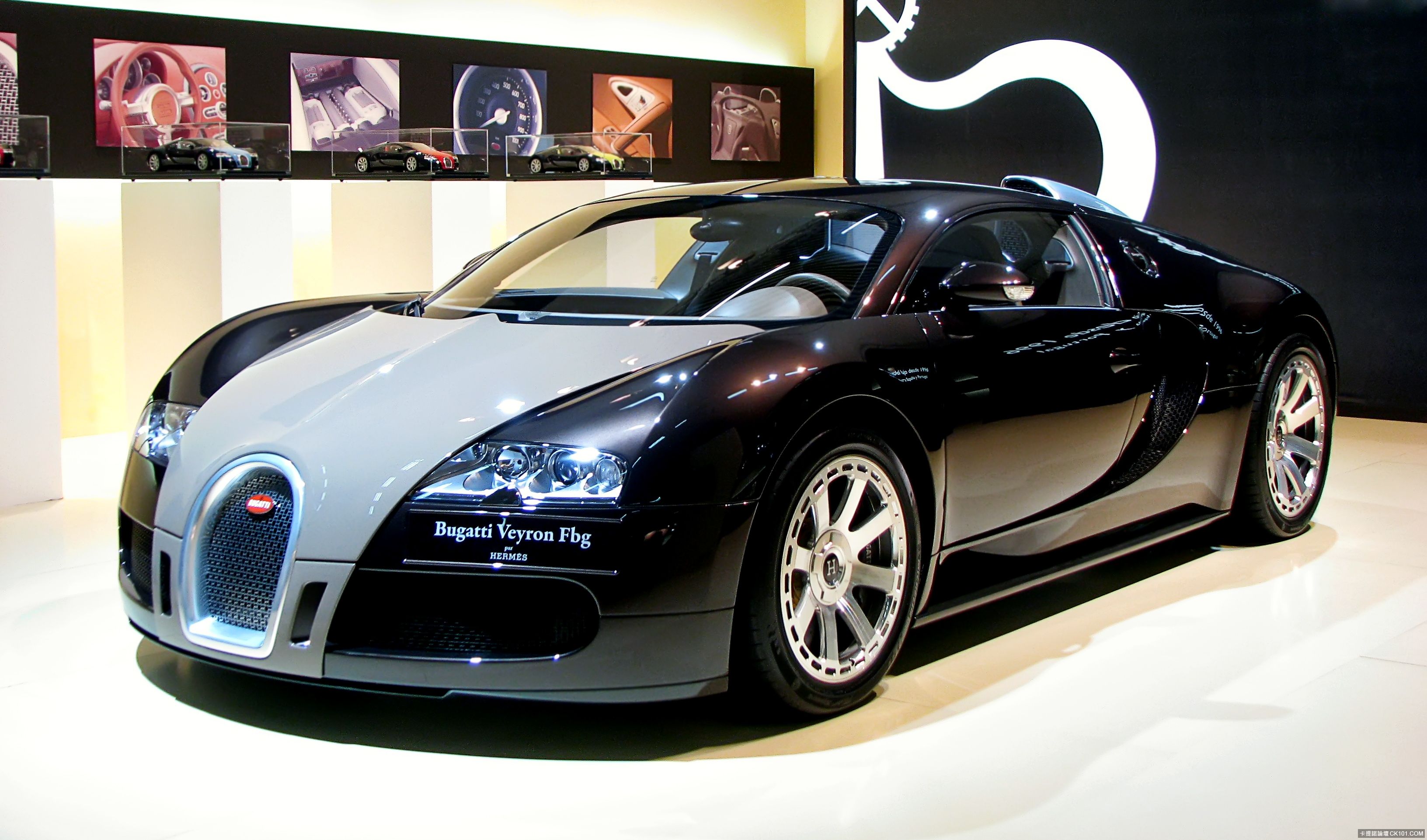 Bugatti_Veyron_-_BCN_motorshow_2009.jpg