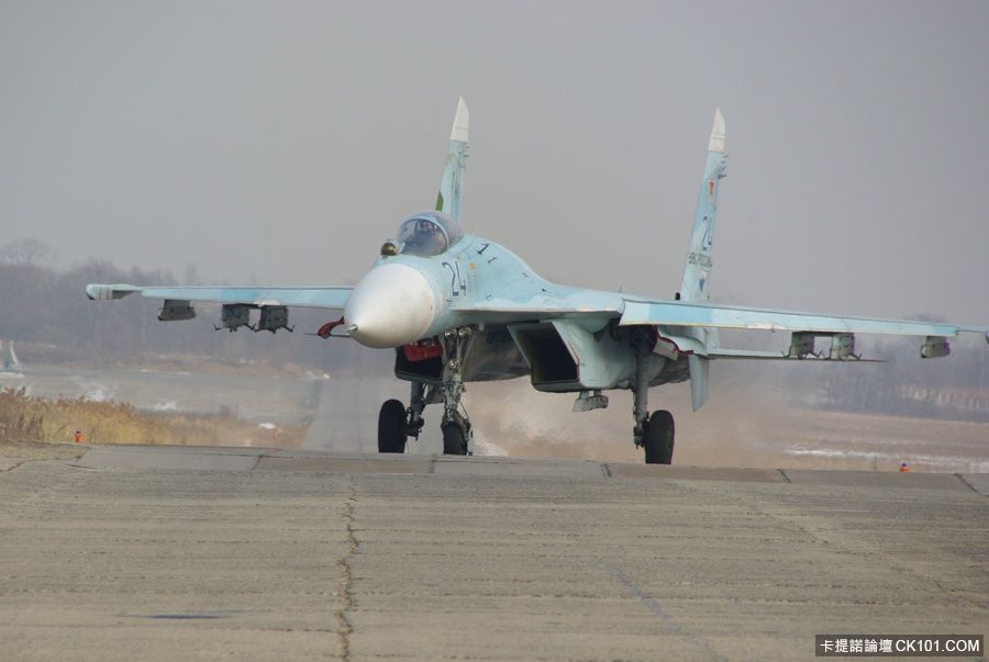 Su-27SM (Flanker-B Mod 1) Upgraded Russian Su-27S  (ECM) and an in-flight refuel.jpg