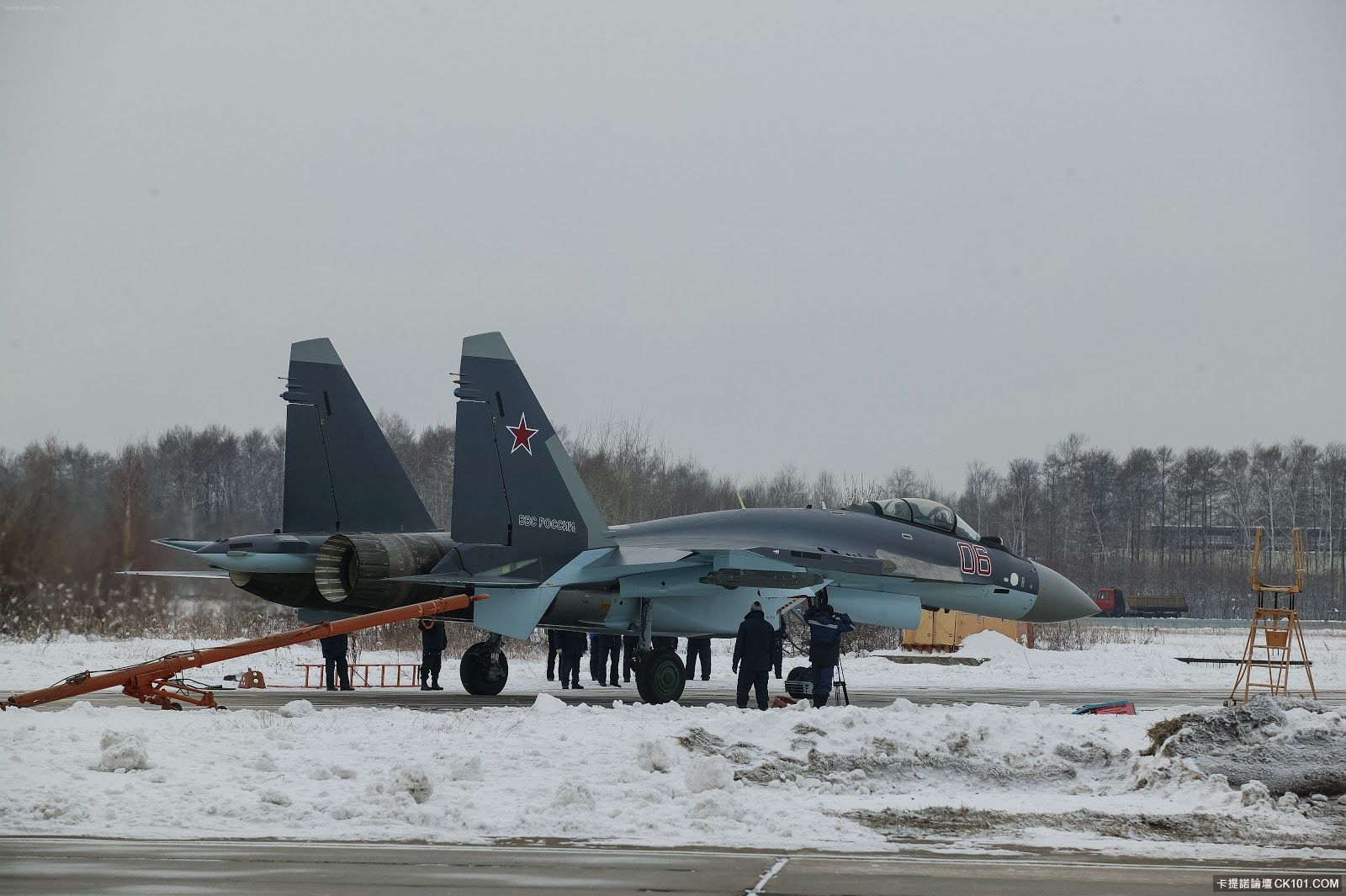 su-35s_04_hires.jpg