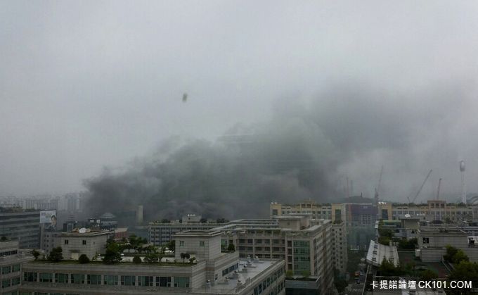 0320140528-South-Korea-Fire-4.jpg