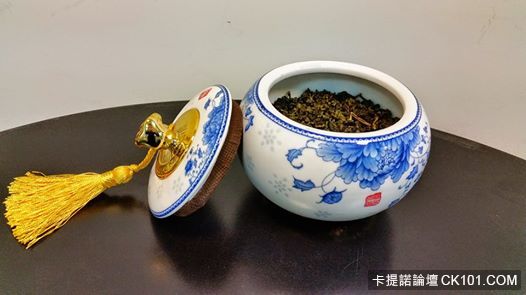 青花瓷茶罐 售價：1450元(一套2個)  容量：750 ml 底長：7.0 cm 腰身：14.0 cm 頭長：11.0 cm 高：11.5 cm  ...