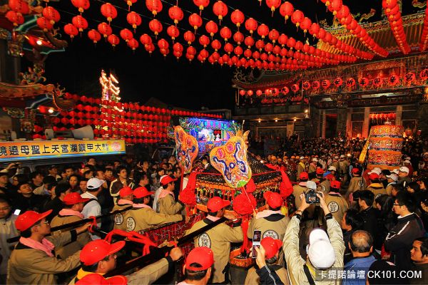 台中大甲媽祖繞境.jpg