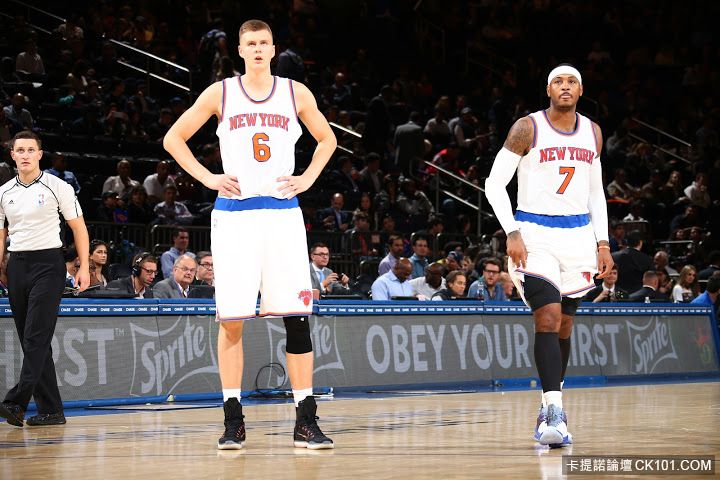 Carmelo Anthony(右)與Kristaps Porzingis.jpg