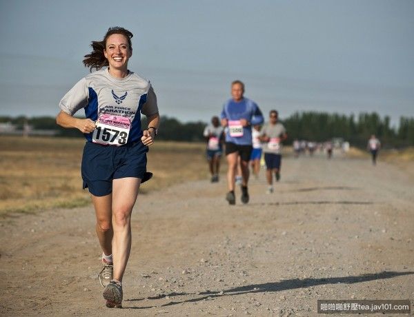 runner-888016_1280-600x460.jpg