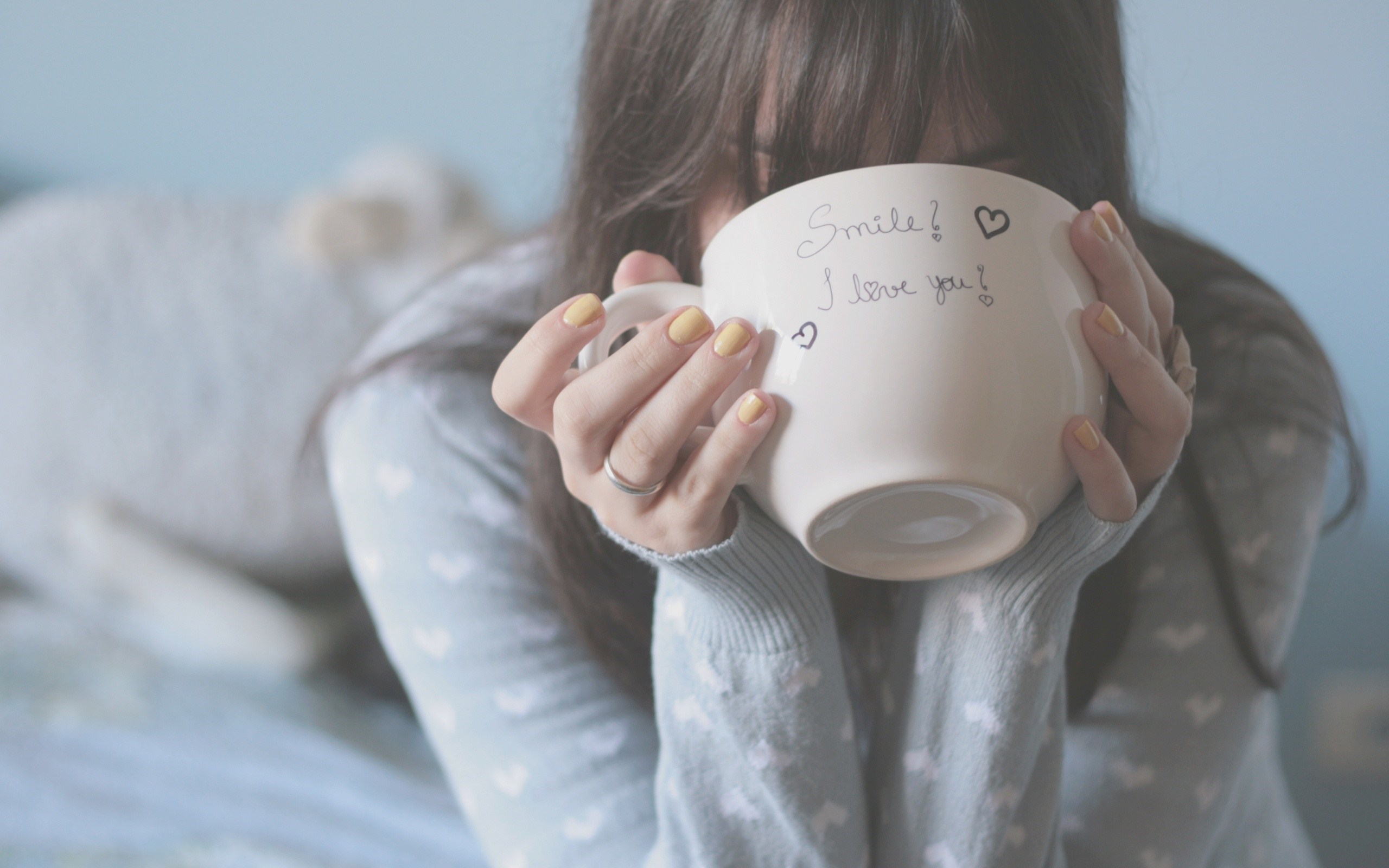 Pretty-girl-drinking-love-coffee.jpg