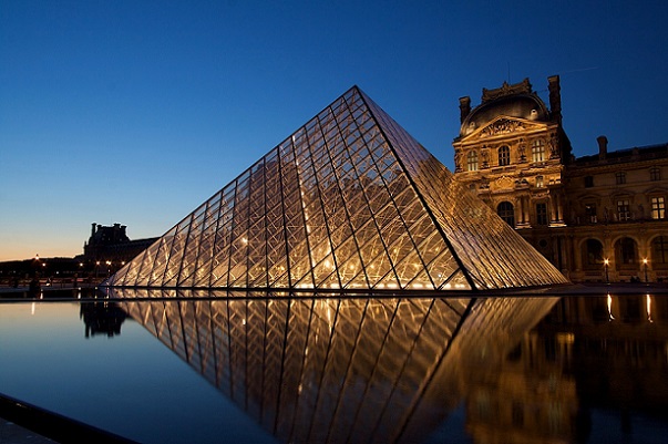 Pyramide-Louvre-Paris.jpg