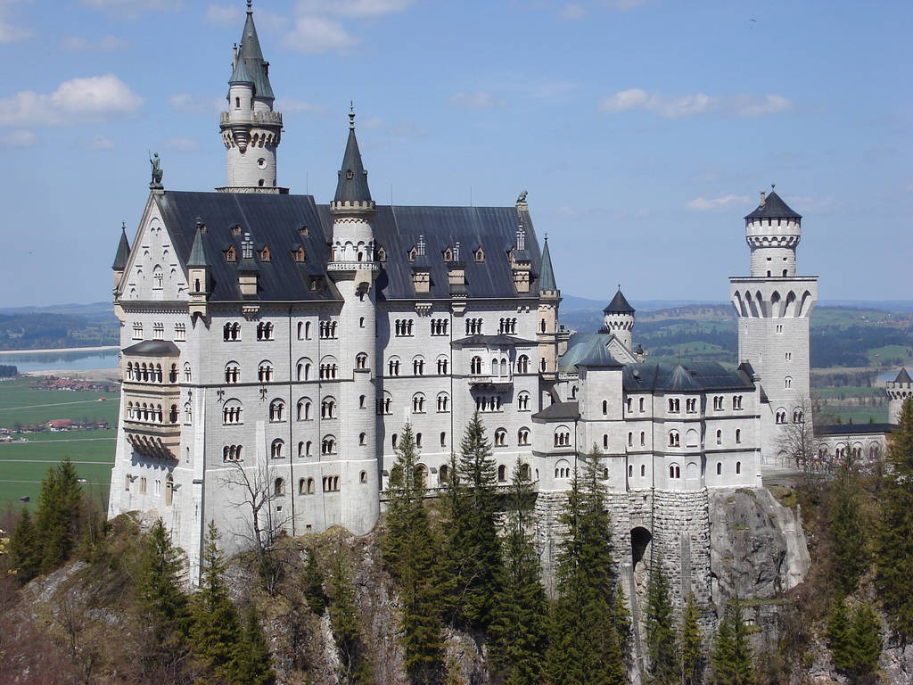 Castle-Neuschwanstein Castle in the Bavarian-Germany.jpg
