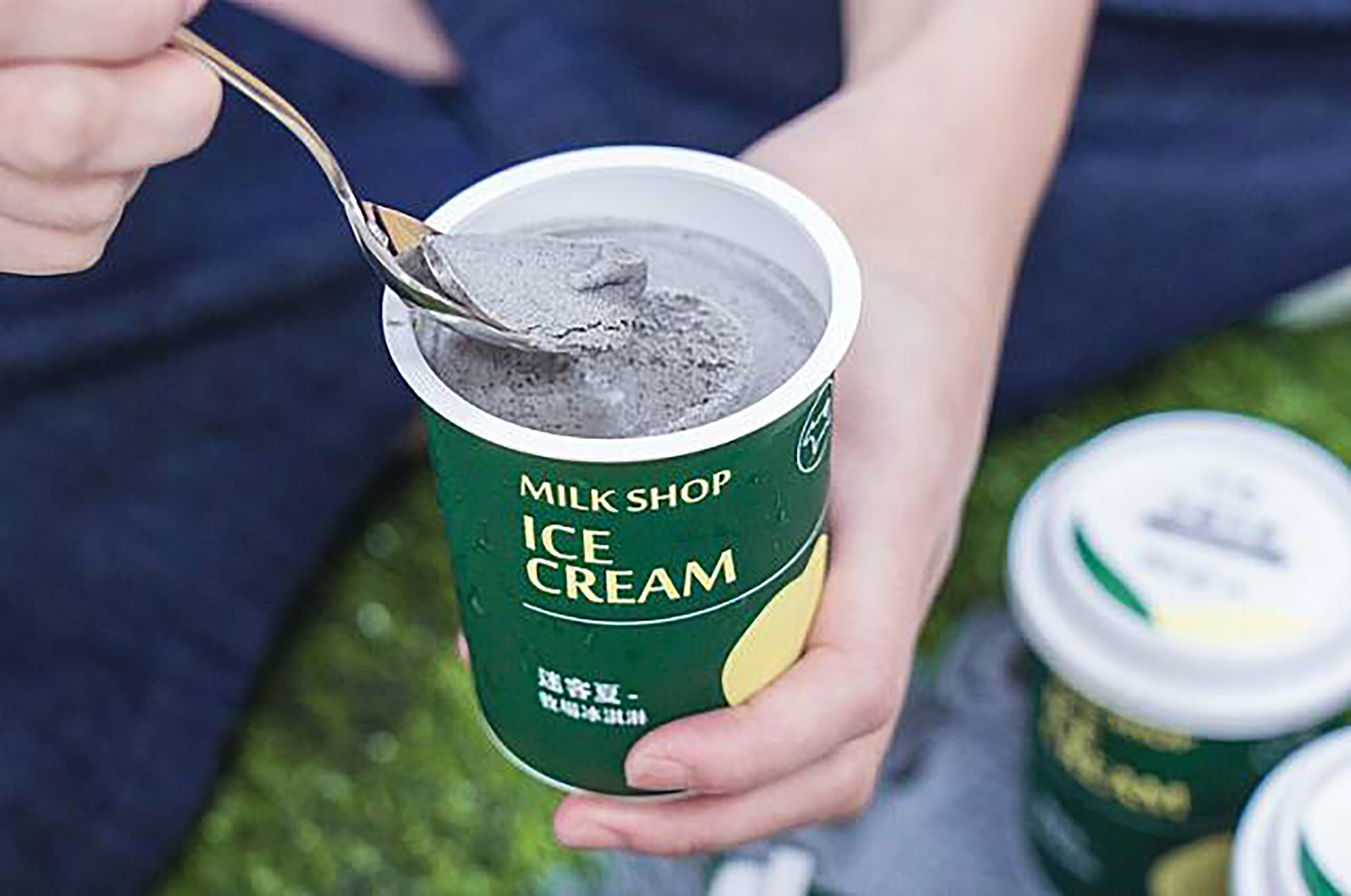 《迷客夏》「芝麻鮮奶」冰淇淋新口味將於9/5正式開賣，售價65元。