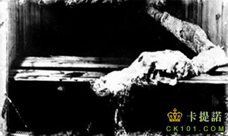 1947年在溫哥華島某地找到的一具高度腐爛屍體，勉強看見一個頭部