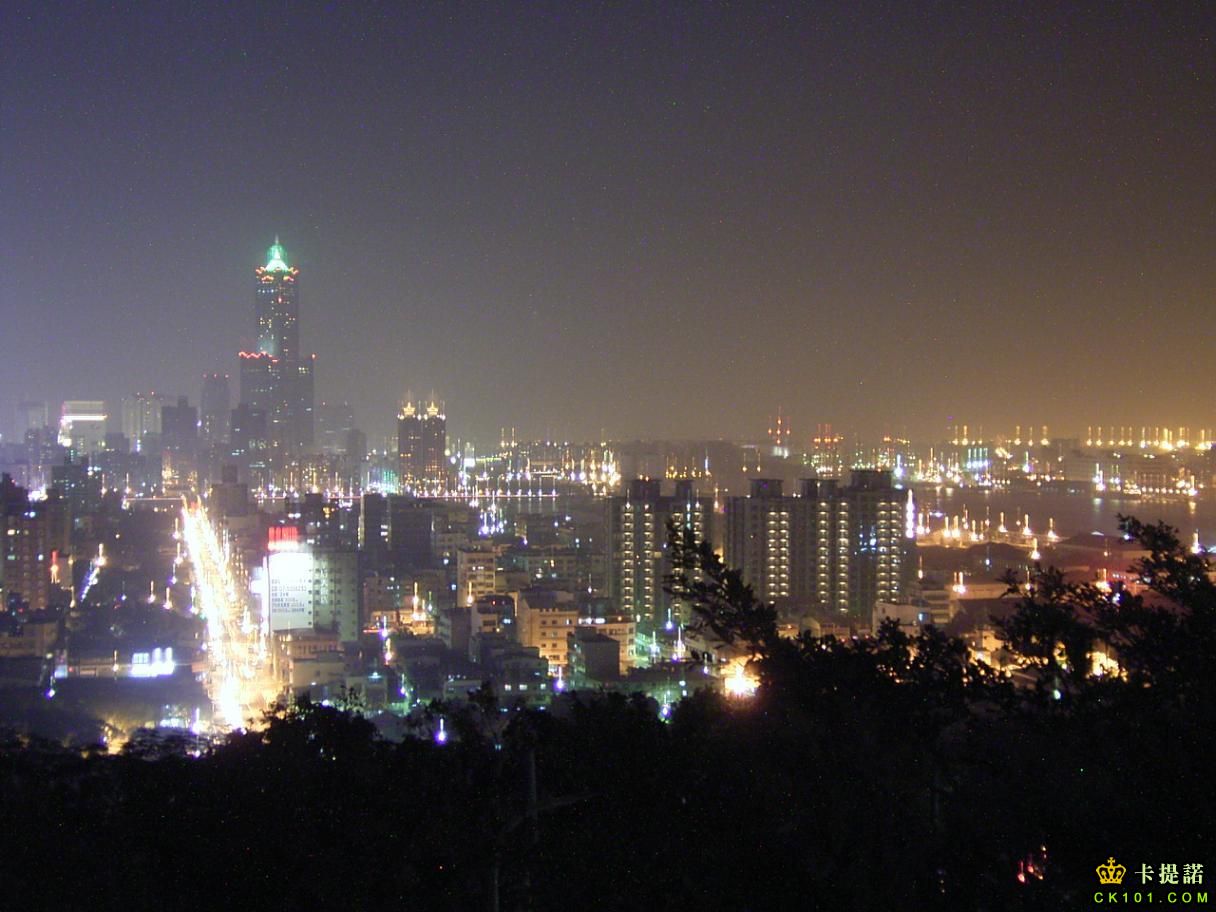 夜，港都，有著繁華，不落的燈火