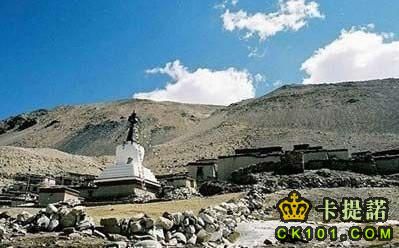 其实藏族最高贵的一種葬式是塔葬，又称灵塔葬。只有極少&#25