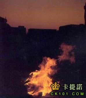 火葬习俗最早兴起的是中国彝族，远古的彝人们&#35