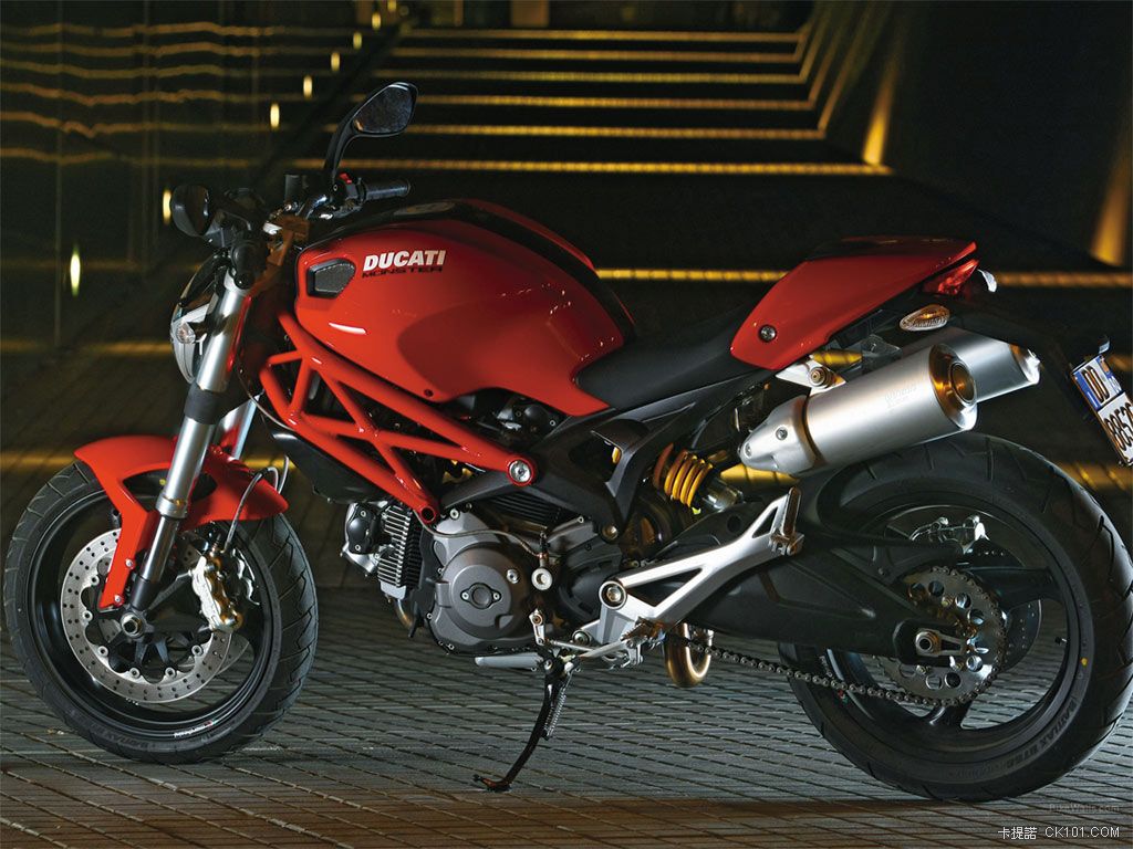 Ducati_Monster696-ok_2008_08_1024x768.jpg