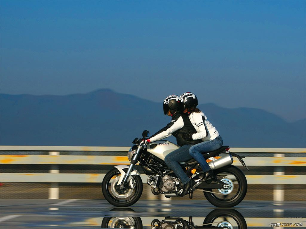 Ducati_Monster696-ok_2008_05_1024x768.jpg