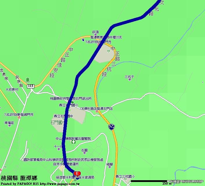 這裡有個大草坪可以＆放風箏、丟飛盤、打棒球、籃球