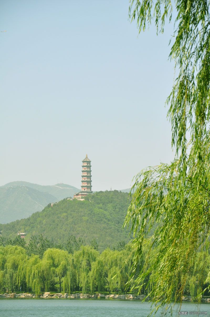 遠眺玉泉山玉峰塔