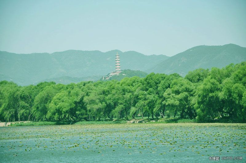 遠眺玉泉山玉峰塔