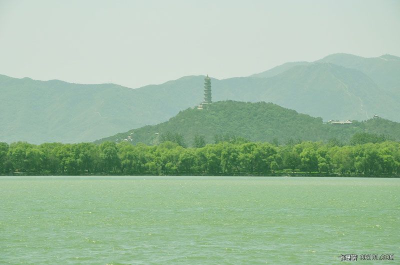 遠眺玉泉山玉峰塔