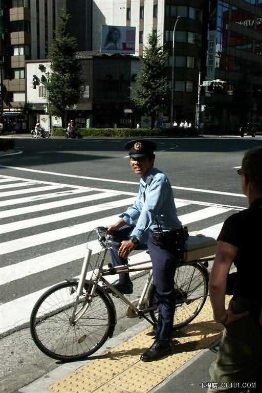 日本警察（有夠猥瑣的）