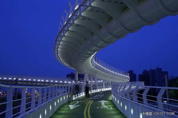 蓮池潭單車景觀橋