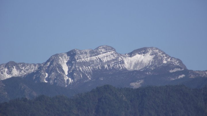 雪山主峰(3886M)與北稜角(3880M).bmp