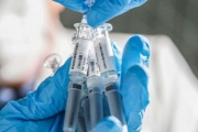 「終於看到曙光！」2大國際藥廠首度合作 新冠疫苗明年上市有譜