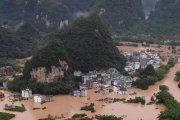 暴雨災情擴大！中國24省、逾800萬人受災、7300屋倒塌