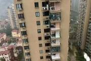 「哈格比」讓中國豆腐渣工程現形！海景公寓整面外牆被颳走